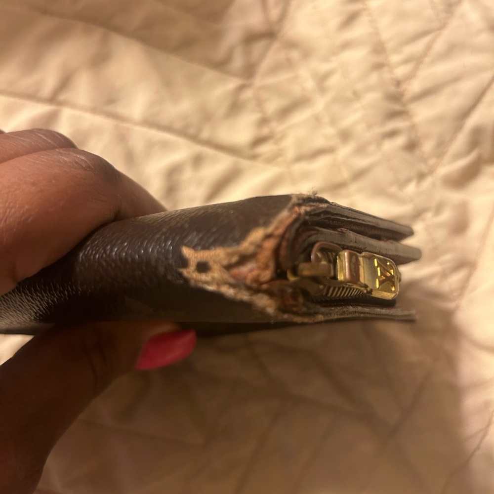Lv Wallet Pretty Good Condition Callout On The Co… - image 3